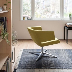 Butaca Lotus de Bensen con una base giratoria y un diseño moderno, lleno de elegancia.