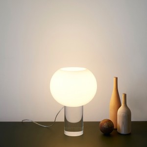Lámpara sobremesa Buds de Foscarini. Lámpara de sobremesa innovadora.