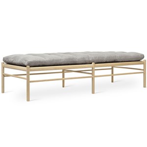 Diván OW150 tela de Carl Hansen and Son con acabados de lujos lleno de modernidad.