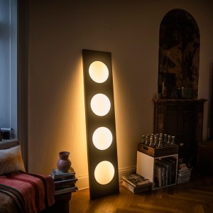 Lámpara pie Dolmen. Lámparas de diseño moderno de aluminio anodizado.