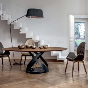 Mesa Capri Fija Elíptica de Tonin casa. Muebles modernos de hogar.