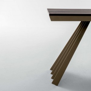Consola Ventaglio extensible de Tonin casa. Diseño versatil y moderno.