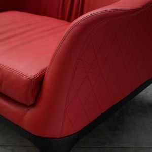 Sofá Tiffany 2 plazas tapizado de Tonin casa. Muebles modernos de hogar.