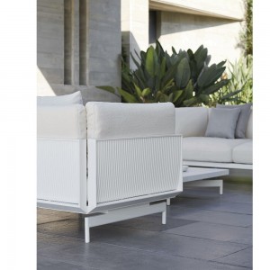 Sillón para exterior Onde de Gandia Blasco. Diseño moderno para jardines y terrazas.