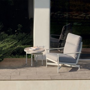 Mesa baja Onde de Gandia Blasco. Mesas auxiliares de diseño para exterior.