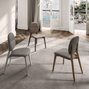 Silla Giotto de Ozzio design. Silla con estructura de madera.