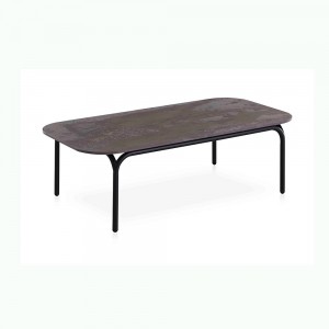 Mesa baja Capa de Gandia Blasco. Muebles de diseño moderno para exterior.