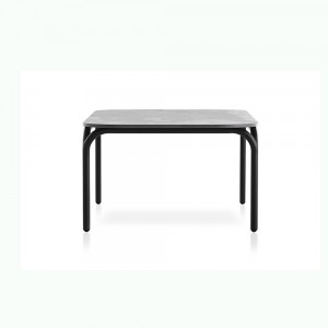 Mesa baja Capa de Gandia Blasco. Muebles de diseño moderno para exterior.