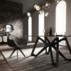 Sillón Delia de Ozzio design. Estructura en madera y tapizado en piel, ecopiel o terciopelo.