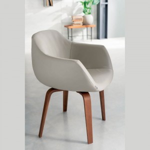 Sillón Eliot de Ozzio design. Estructura en madera y tapizado en piel, ecopiel o terciopelo.