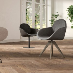Sillón Fiona de Ozzio design. Estructura en madera y tapizado en piel, ecopiel o terciopelo.