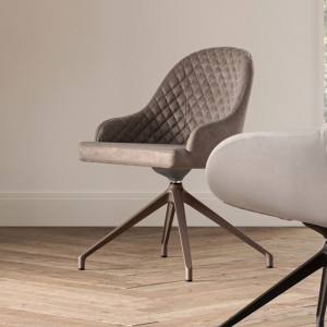 Sillón Gilda de Ozzio design. Estructura en metal y tapizado en piel, ecopiel o terciopelo.