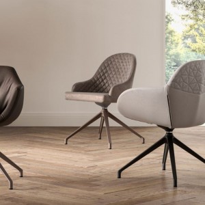 Sillón Gilda de Ozzio design. Estructura en metal y tapizado en piel, ecopiel o terciopelo.