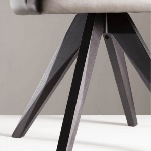 Sillón Olimpia de Ozzio design. Estructura en madera y tapizado en piel, ecopiel o terciopelo.