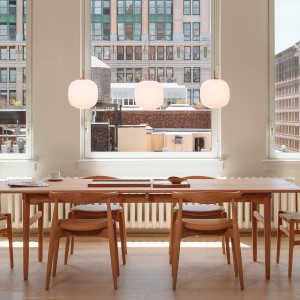 Lámpara VL45 Radiohus Suspendida de Louis Poulsen una lámpa única con diseño moderno y elegante.