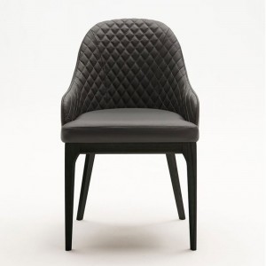 Sillón Thelma de Ozzio design. Estructura en madera y tapizado en piel, ecopiel o terciopelo.