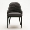 Sillón Thelma de Ozzio design. Estructura en madera y tapizado en piel, ecopiel o terciopelo.