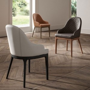 Sillón Thelma de Ozzio design. Estructura en madera y tapizado en piel, ecopiel o terciopelo.