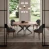 Sillón Thelma de Ozzio design. Estructura en madera y tapizado en piel, ecopiel o terciopelo.