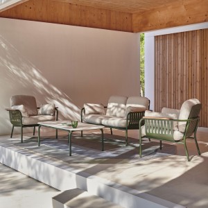 Mesa baja Capa de Gandia Blasco. Muebles de diseño moderno para exterior.