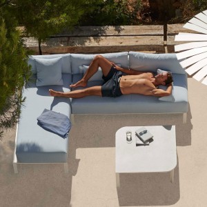 Mesa baja Solanas de Gandia Blasco. Mesas de diseño para terrazas y patios.