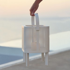 Farol  Solanas para exterior de Gandia Blasco. Farol de diseño moderno.