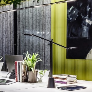 Lámpara sobremesa Equilibrist Artemide. Tienda online lamparas modernas.