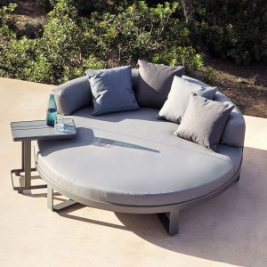 Mesa auxiliar Flat de Gandia Blasco. Mesa de diseño moderno para exterior.