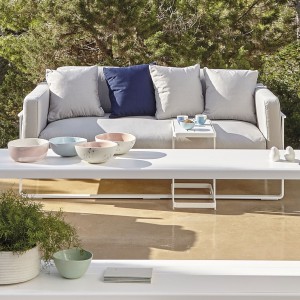 Mesa auxiliar Flat de Gandia Blasco. Mesa de diseño moderno para exterior.