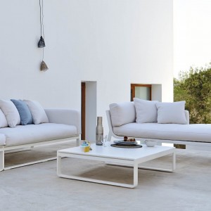 Mesa Flat Baja de Gandía Blasco. Mesa moderna para exterior de aluminio.