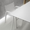 Silla Stack de Gandia Blasco. Silla cómoda con brazos para exteriores.