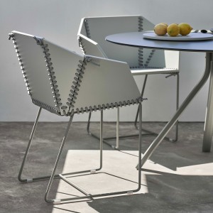 Silla Textile de Gandía Blasco. Silla con brazos de diseño para exterior.