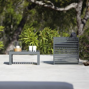 Mesa original Tumbona Dna de Gandia Blasco. Mesa para exteriores de diseño.