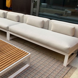 Sofá modular 4 DNA Teca para exterior de Gandia Blasco. Sofá para jardín.