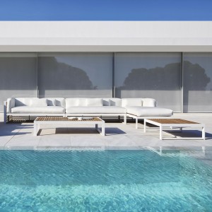 Sofá modular 4 DNA Teca para exterior de Gandia Blasco. Sofá para jardín.