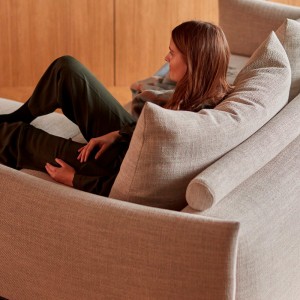 Sofá cama matrimonio Malloy de Innovation Living tapizado de alta calidad.