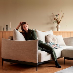 Puff Malloy de Innovation Living. Diseño moderno y elegante ideal para salones.