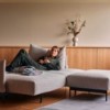 Puff Malloy de Innovation Living. Diseño moderno y elegante ideal para salones.