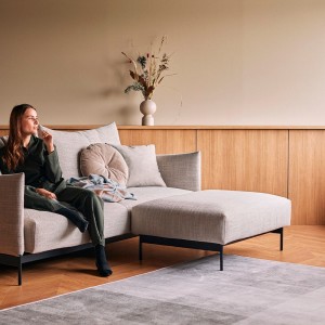Puff Malloy de Innovation Living. Diseño moderno y elegante ideal para salones.