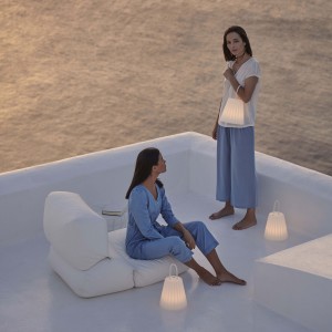 Sillón Grapy de Gandia Blasco. Sillón relleno de poliestireno para exterior.