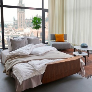 Sillón cama de diseño Long Horn Excess Lounger para salón de Innovaction Living.