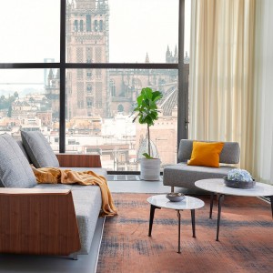 Sillón cama de diseño Long Horn Excess Lounger para salón de Innovaction Living.