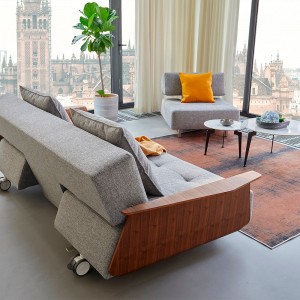 Sillón cama de diseño Long Horn Excess Lounger para salón de Innovaction Living.
