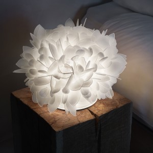 Lámpara Veli Foliage Table de Slamp. Iluminación moderna y elegante.