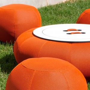 Mesa Don-Out  de Ogo. Muebles de exterior. Mesas auxiliar jardin y terrazas.