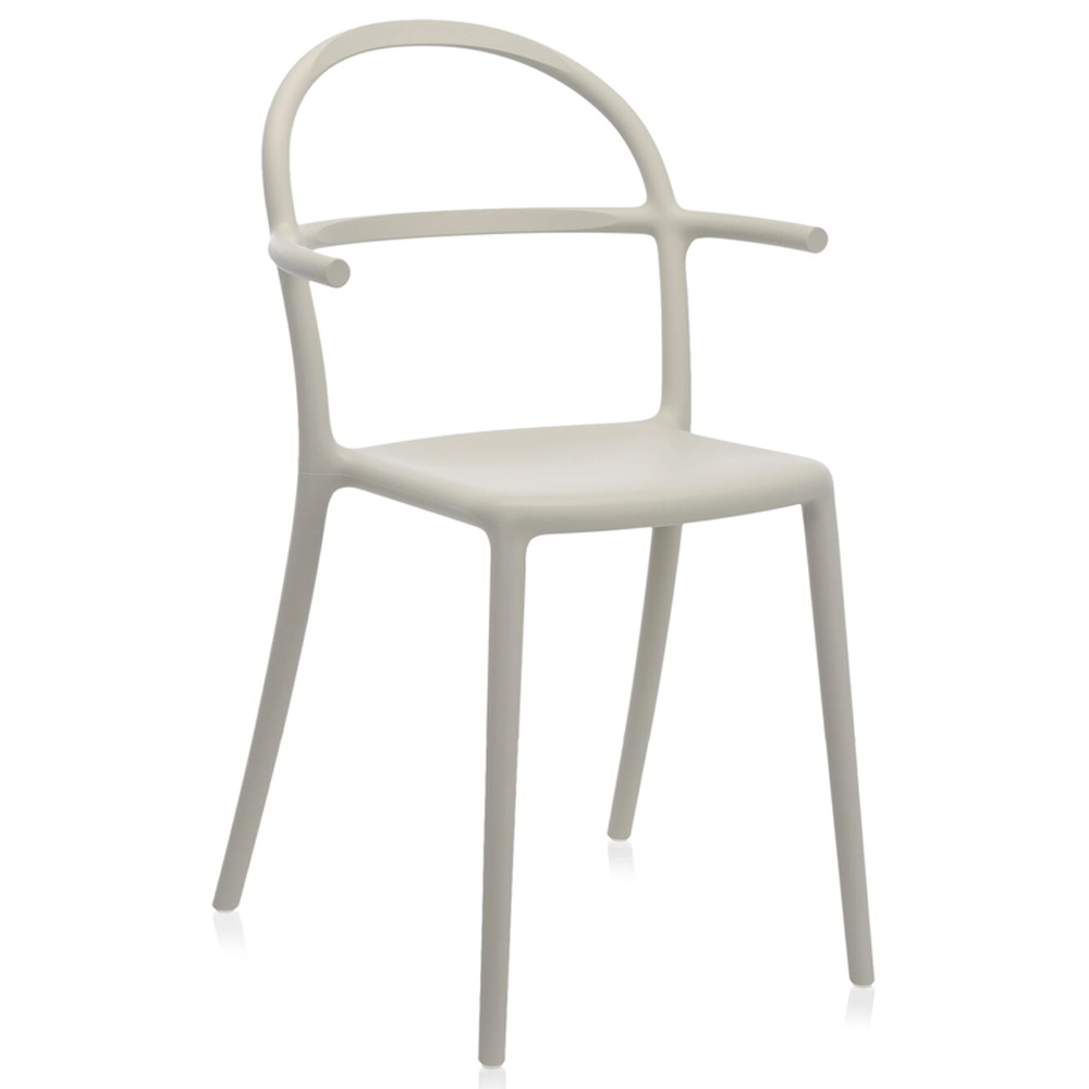 Sillón Generic C de Kartell. Muebles de diseño ideales para exterior.