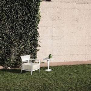Butaca de diseño Cara Outdoor de Kartell. Ideal para jardín o terrazas.