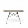 Mesa Glossy Outdoor de Kartell. Diseño moderno ideal para exteriores.