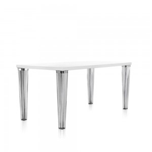 Mesa rectangular TopTop de Kartell con sobre de cristal ideal para salón.