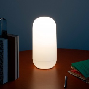 Lámpara sobremesa Gople Portable de Artemide. Diseño moderno y sofisticado.